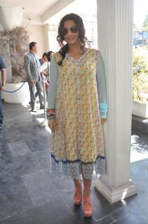 Vidya Balan feet photo thumbnail