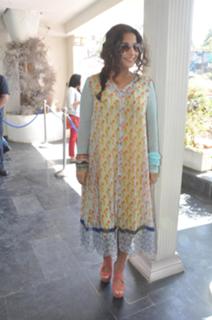Vidya Balan feet photo thumbnail