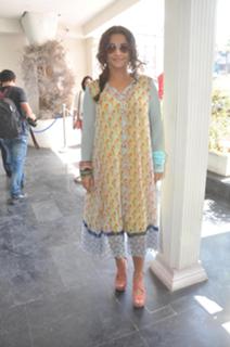 Vidya Balan feet photo thumbnail