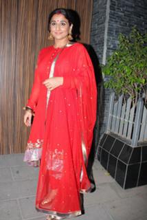 Vidya Balan feet photo thumbnail