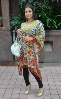 Vidya Balan feet photo thumbnail