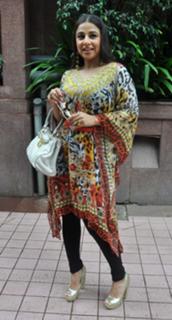 Vidya Balan feet photo thumbnail