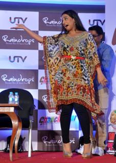 Vidya Balan feet photo thumbnail
