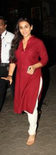 Vidya Balan feet photo thumbnail