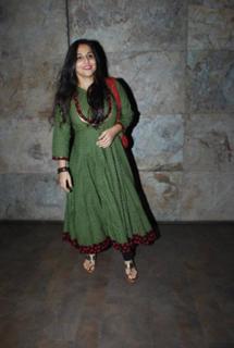 Vidya Balan feet photo thumbnail