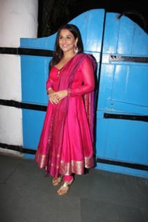 Vidya Balan feet photo thumbnail