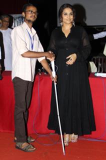 Vidya Balan feet photo thumbnail