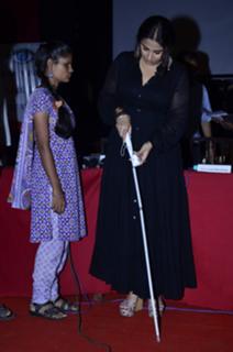 Vidya Balan feet photo thumbnail