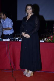Vidya Balan feet photo thumbnail