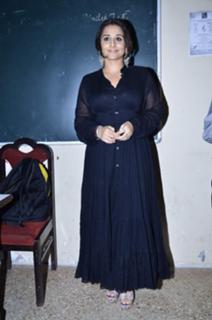 Vidya Balan feet photo thumbnail