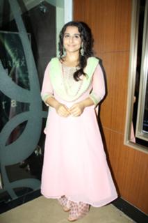Vidya Balan feet photo thumbnail