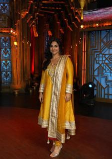 Vidya Balan feet photo thumbnail