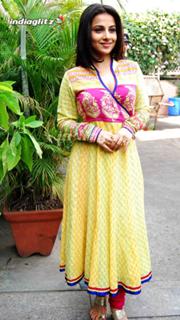 Vidya Balan feet photo thumbnail