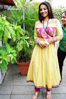 Vidya Balan feet photo thumbnail
