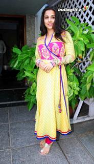 Vidya Balan feet photo thumbnail