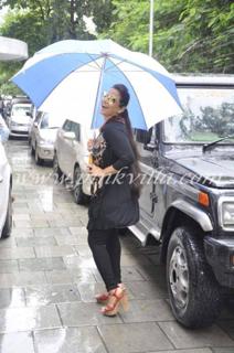 Vidya Balan feet photo thumbnail