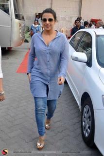 Vidya Balan feet photo thumbnail