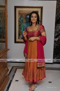 Vidya Balan feet photo thumbnail