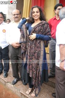 Vidya Balan feet photo thumbnail