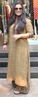 Vidya Balan feet photo thumbnail