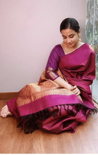 Vidya Balan feet photo thumbnail