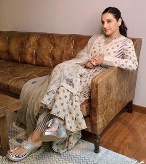 Vidya Balan feet photo thumbnail