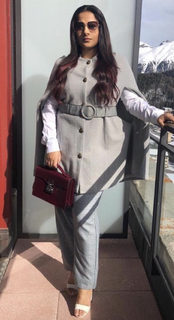Vidya Balan feet photo thumbnail