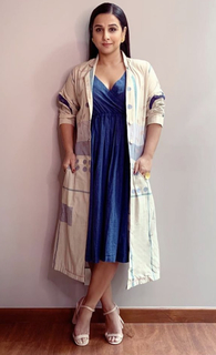 Vidya Balan feet photo thumbnail