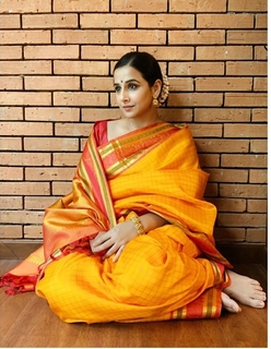Vidya Balan feet photo thumbnail