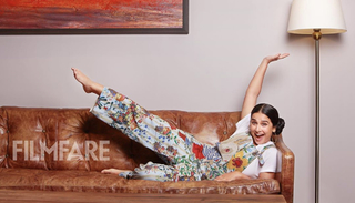 Vidya Balan feet photo thumbnail