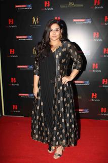 Vidya Balan feet photo thumbnail