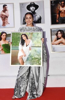 Vidya Balan feet photo thumbnail