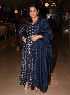 Vidya Balan feet photo thumbnail