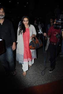 Vidya Balan feet photo thumbnail