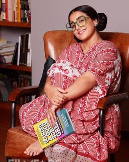 Vidya Balan feet photo thumbnail