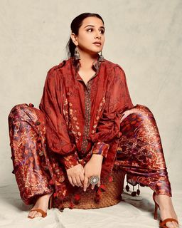 Vidya Balan feet photo thumbnail