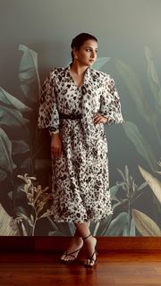 Vidya Balan feet photo thumbnail