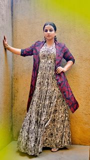 Vidya Balan feet photo thumbnail