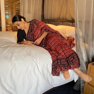 Vidya Balan feet photo thumbnail