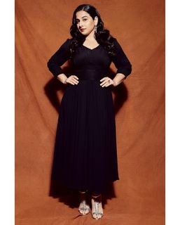 Vidya Balan feet photo thumbnail