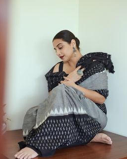 Vidya Balan feet photo thumbnail