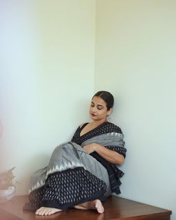 Vidya Balan feet photo thumbnail