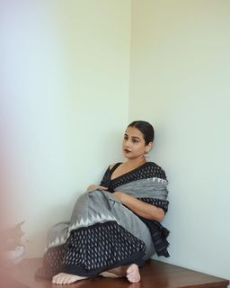 Vidya Balan feet photo thumbnail