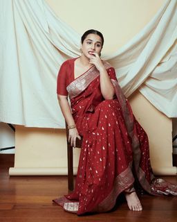 Vidya Balan feet photo thumbnail