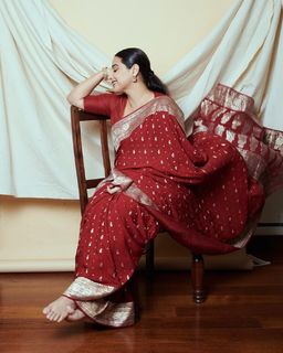 Vidya Balan feet photo thumbnail