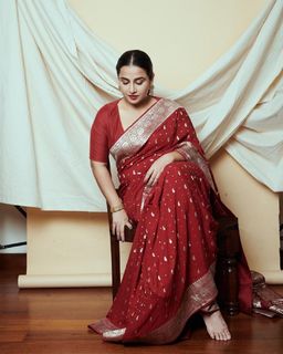 Vidya Balan feet photo thumbnail