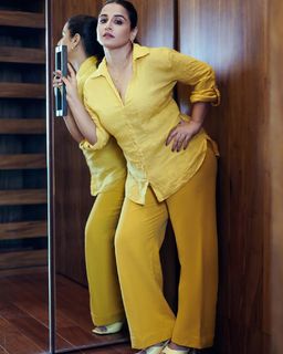 Vidya Balan feet photo thumbnail