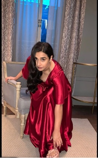 Vidya Balan feet photo thumbnail