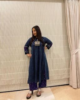 Vidya Balan feet photo thumbnail