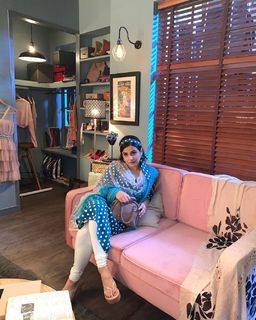 Vidya Balan feet photo thumbnail